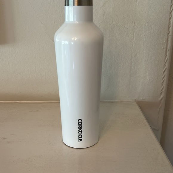 Barry’s x Corkcicle 16 oz water bottle. New - Picture 2 of 3